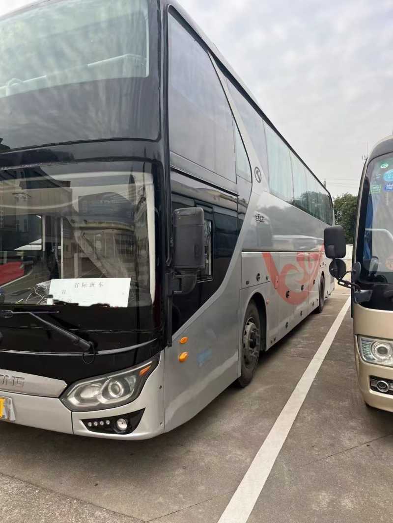  后开门国五54座有暖气大金龙6125气囊车