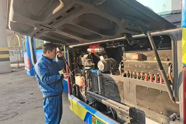 保障市民乘车出行 石家庄公交各车队扎实做好冬季车辆保养工作