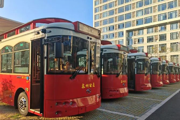 再次为城市打造专属特色 金龙仿古纯电动 “铛铛车”泉州投运