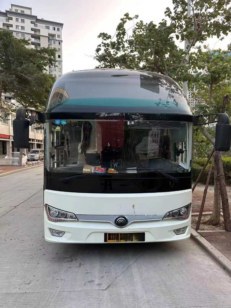 两台双档齐全国五39座半卧宇通6128旅游车