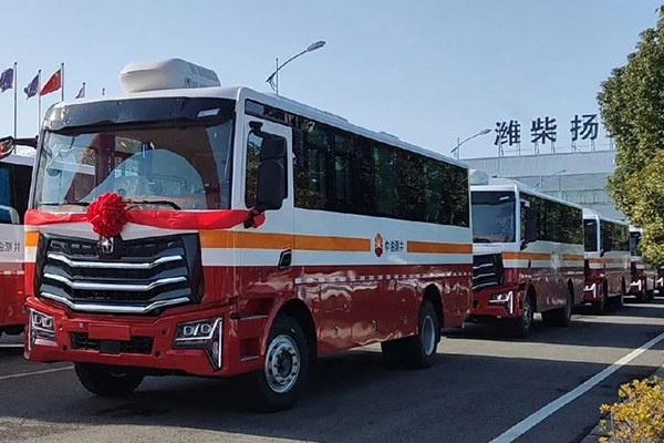 油田全新定制车型 亚星特种客车成功下线并发运企业一线