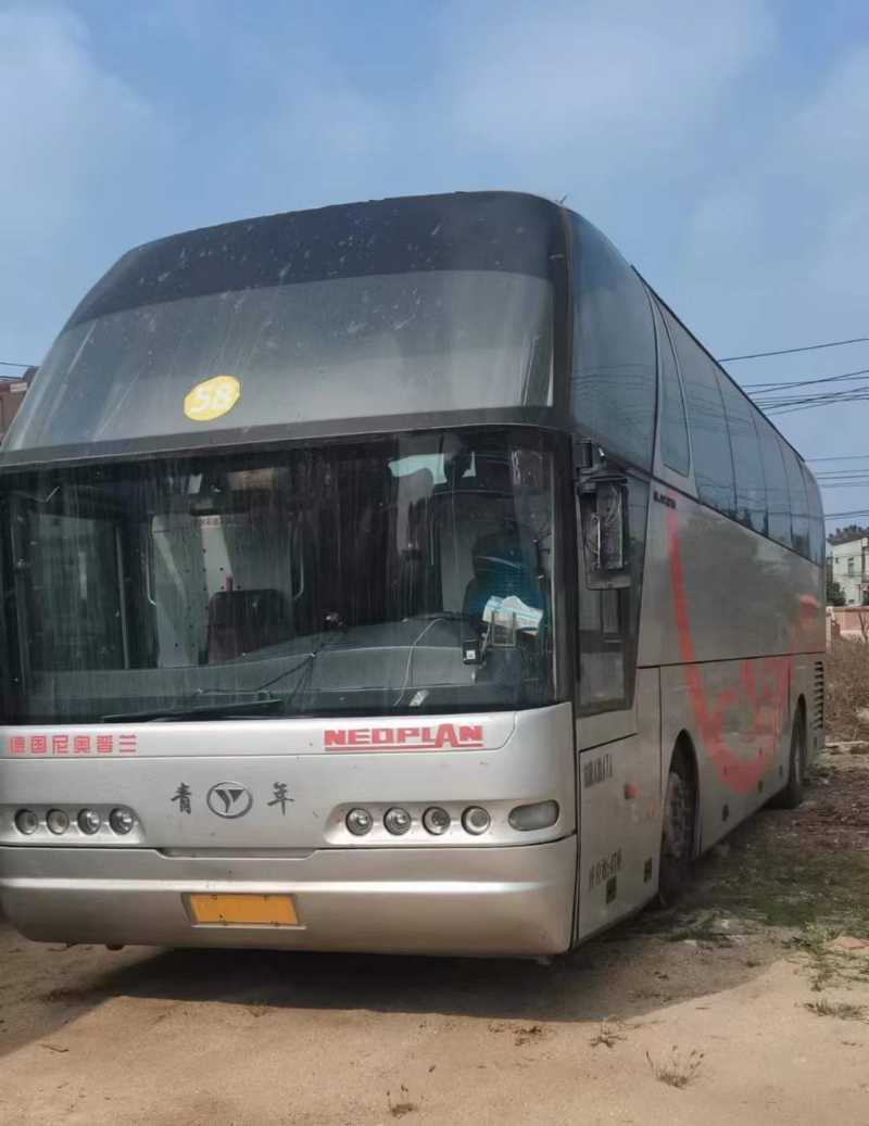  三台12米47座青年6127气囊中门旅游车