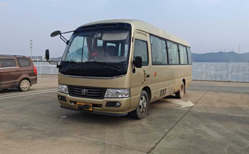 2021年4月 两台国六20座非营运汽油考斯特