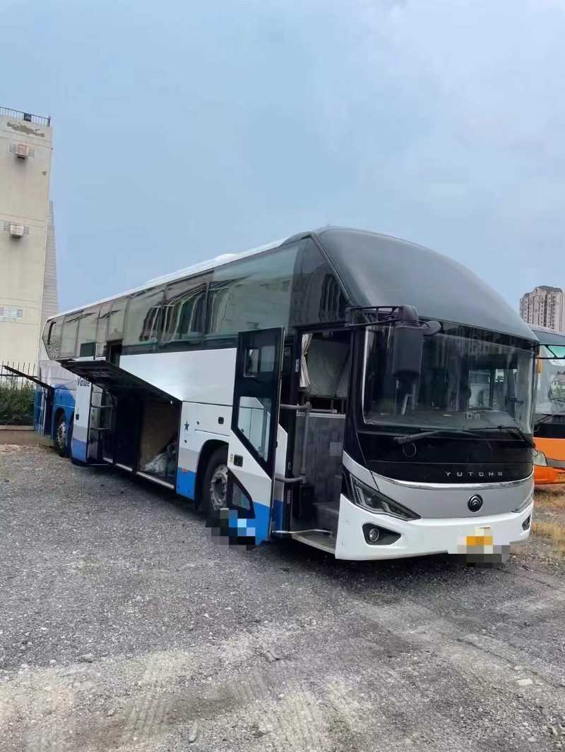 2021年9月 国六后吊轮56座有暖气中门宇通6137气囊车
