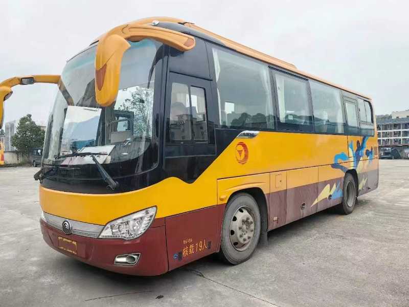 2019年12月 粤牌国五19座2+1豪华商务座椅宇通6876气囊车