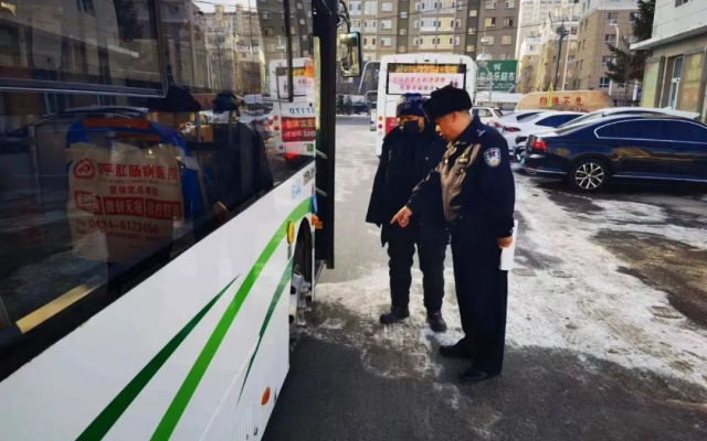 深入辖区公交公司 四平交警开展安全宣传大检查