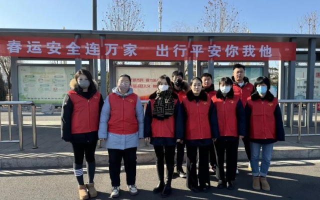 温暖回家路 唐山公交志愿者们用爱心温暖市民群众