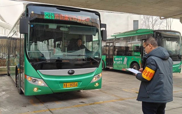 新一轮雨雪天气来临前 郑州公交已完成车辆检查