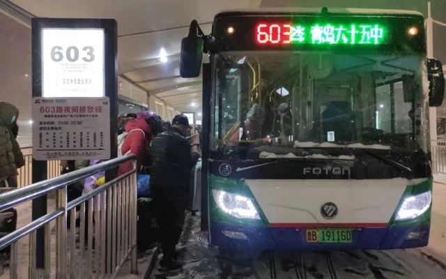 温馨巴士畅通安全路 青岛公交把好服务关