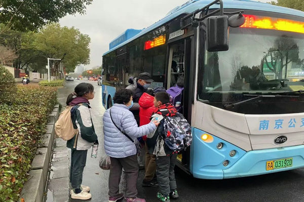 南京公交集团：定制公交再发力，通学专线准时报道！