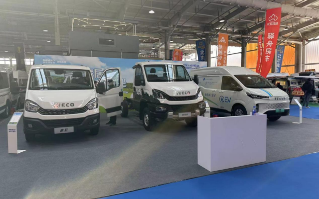 最强阵容引围观 欧胜4X4等多款依维柯底盘亮相北京房车展