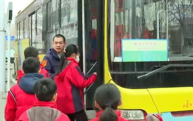 “校门口”到“家门口” 石家庄市小学生免费公交专线恢复运营