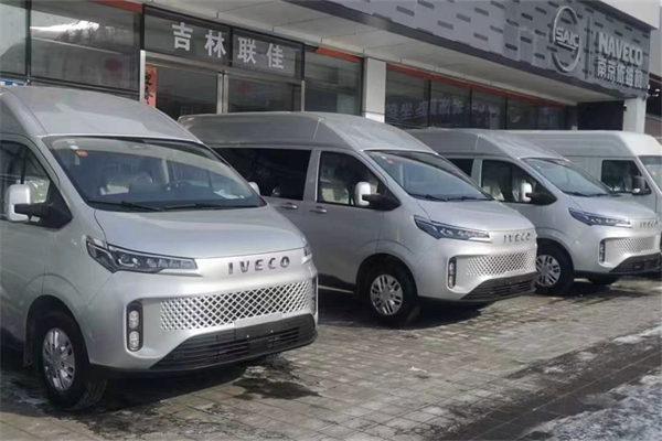 打破轻客固有印象 南京依维柯批量交付客运公司