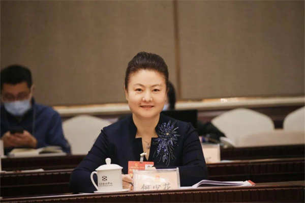 公交驾驶员何少花代表：希望履职的脚步走得更深、更远