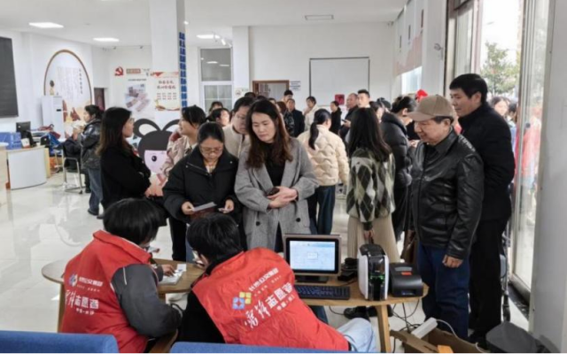 从“网点窗口”延伸到“群众心头” 长沙公交为群众办实事