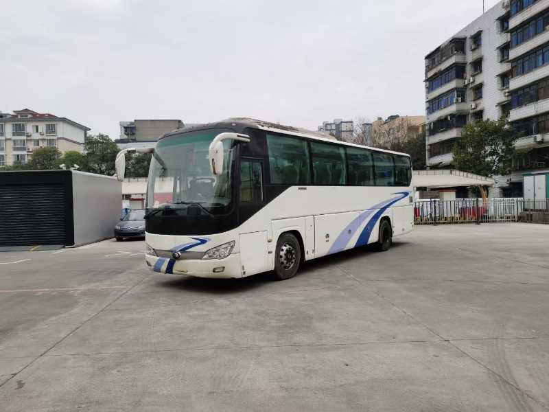 2013年4月 国三11米39座宇通6110气囊中门车