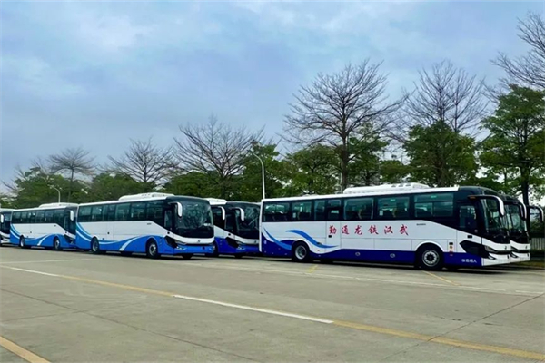 助推汉绿色低碳循环发展 金龙200台纯电客车交付武汉铁龙