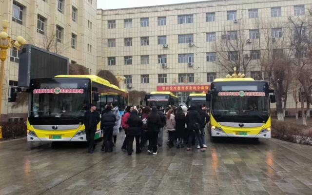 乌鲁木齐公交抢抓招聘会 客流服务丰富“公交+”出行途径