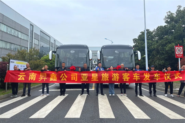 云南泼水节喜迎游客 看亚星这款客车如何成为出游“搭子”