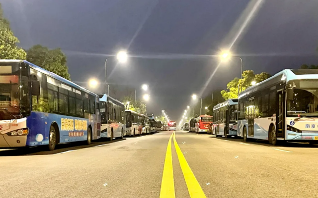 2024江豚音乐节 不仅仅有音乐 还有南京公交“全流程”陪伴