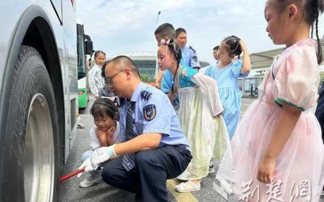 沉浸式游学，武汉公交寓乐于学，让“安全”理念深入“童”心