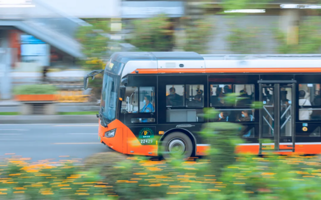 定制专线 爱心送考 加密班次 成都公交“连学校”助你圆梦未来！