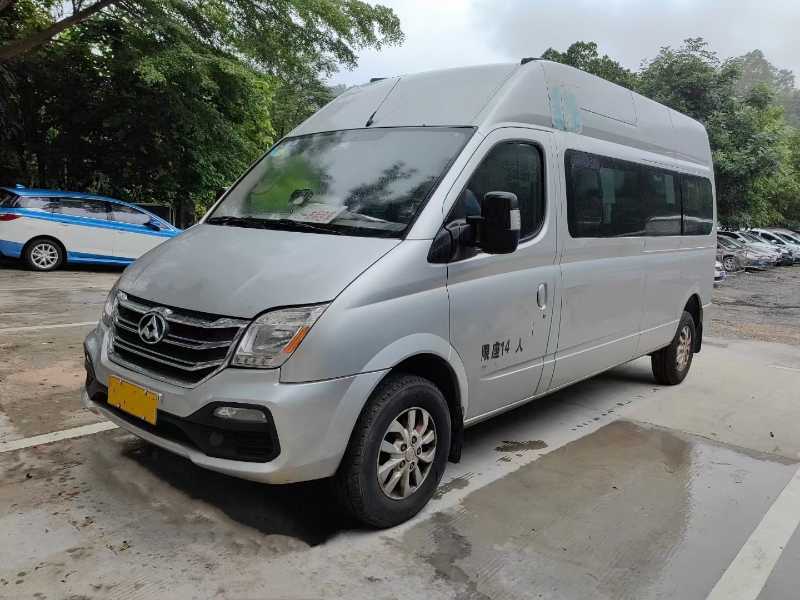 同款多台14座高顶大通6661中型旅游车