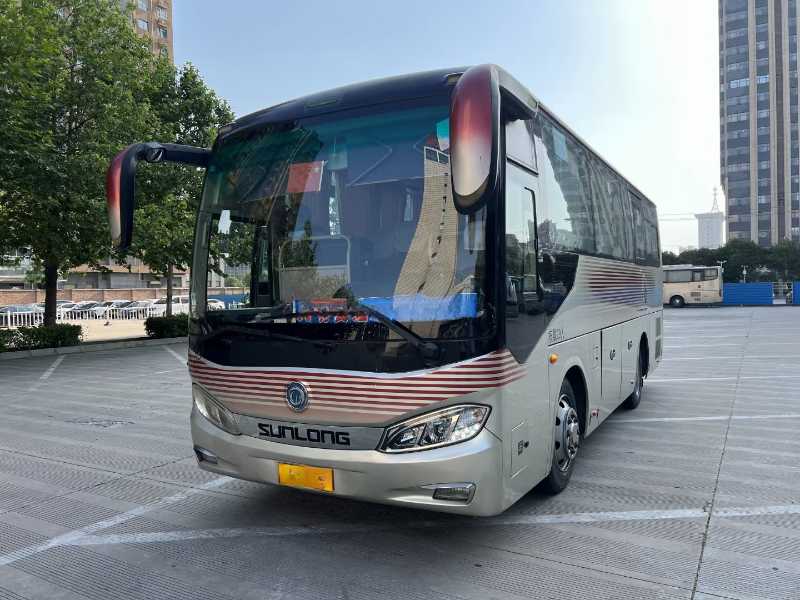 2017年7月 国五29座8米多北方配置申龙6803气囊暖气车