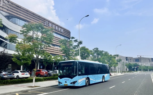 直达多个园区 宁波高新区企业通勤轨道接驳线开通