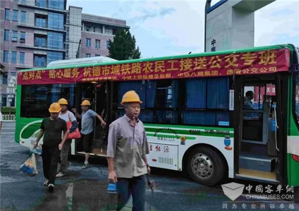 浙江德清：“点对点”公交专班解决农民工上下班交通难题