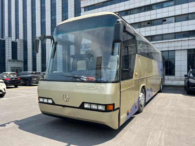 12米55座锅炉暖气北方6120气囊中门客车