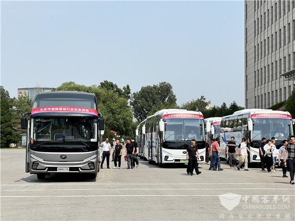 北京近年最大规模客运安全演练 苏州金龙新V系高标准护航