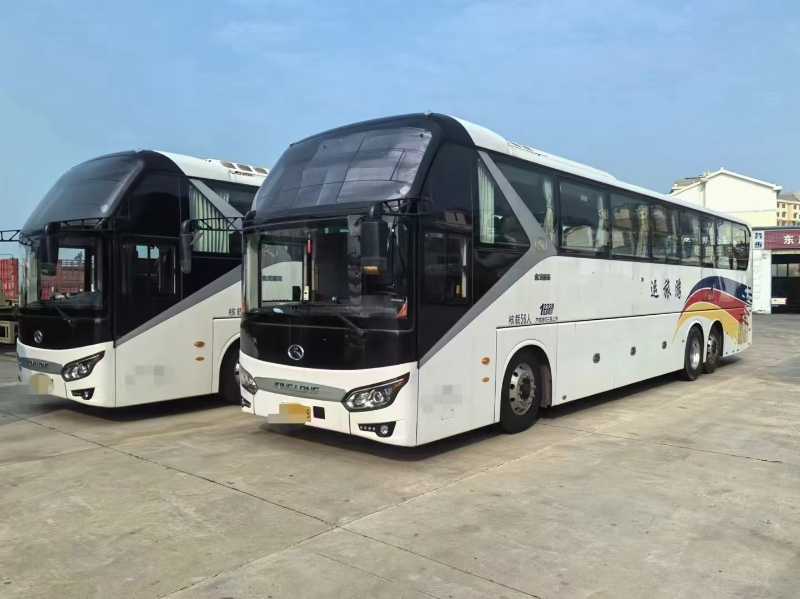 2021年6月 两台国五56座双桥后吊轮金龙6135一手旅游车