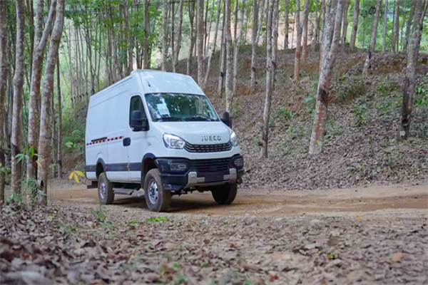 全方位守护 依维柯越野车的智能安全之旅