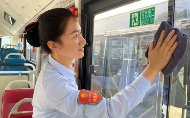 十米车厢的守护者 致敬我们最美的驾驶员！