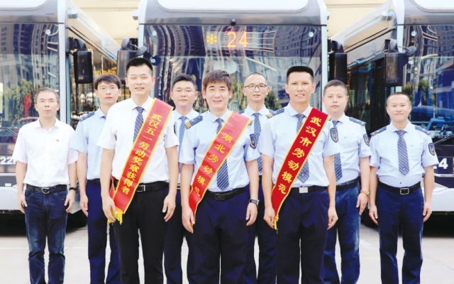 武汉公交24路薪火传承，66年涌现15位先模人物