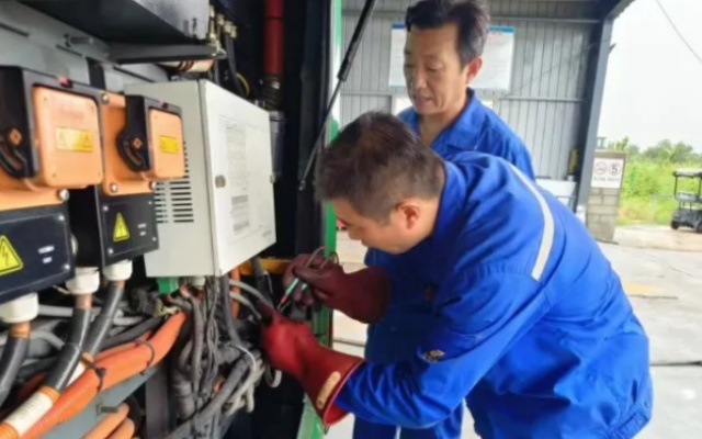 战高温度汛期 徐州公交全力护航乘客安全出行