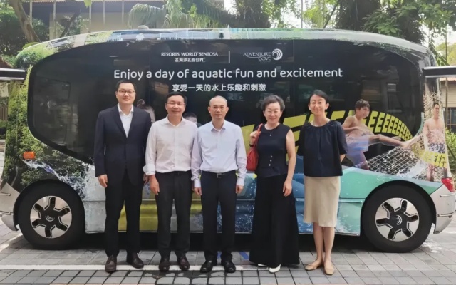 感受科技魅力 中国驻新加坡大使曹忠明先生考察文远小巴