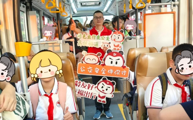 城东片区“巴士定制”通学专线再添新线路，日送1400余人次