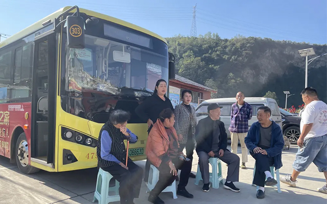 贵阳公交六进吴山村 共商“惠民专线”开通事宜