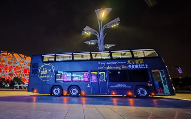 北京首辆 安凯全景天窗美食观光巴士亮相试运营