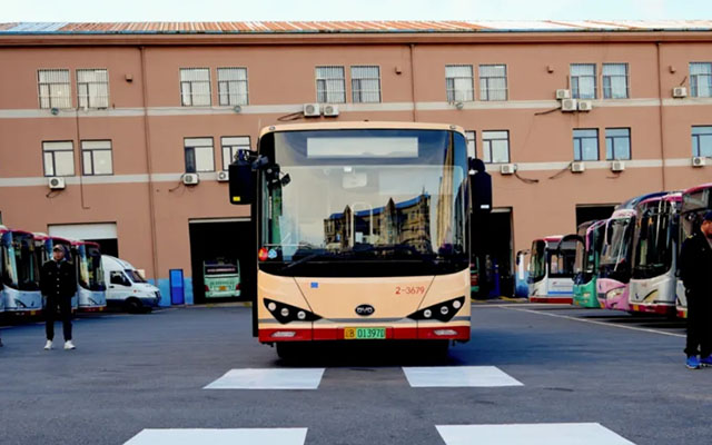 北方大降温 大连公交教你雪天怎么开？