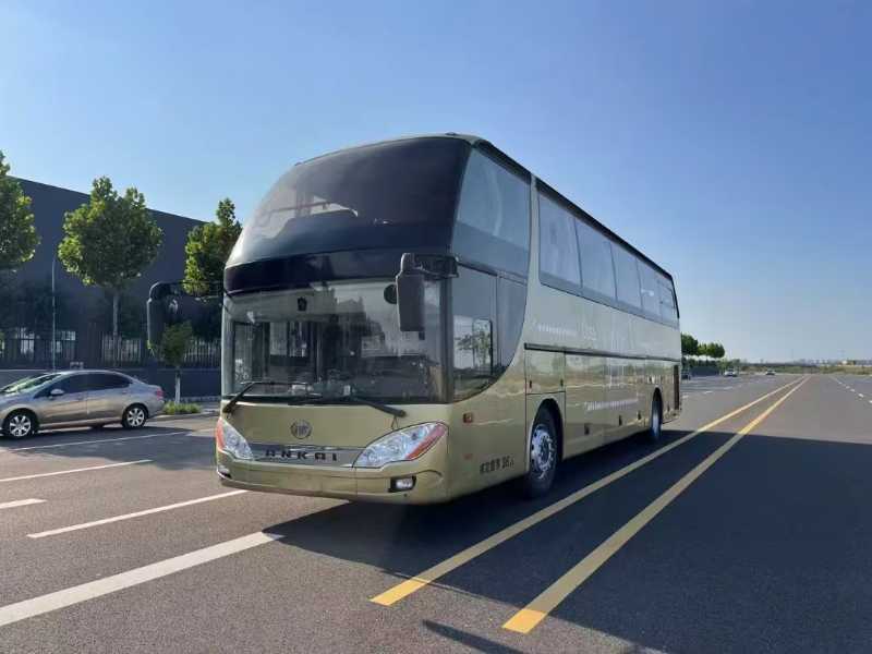 2017年5月 国五36座2+1一层半安凯6120旅游车