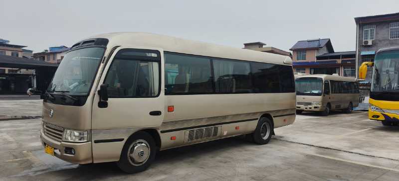 2016年4月 多台国四国五22座厦门金旅仿考旅游车