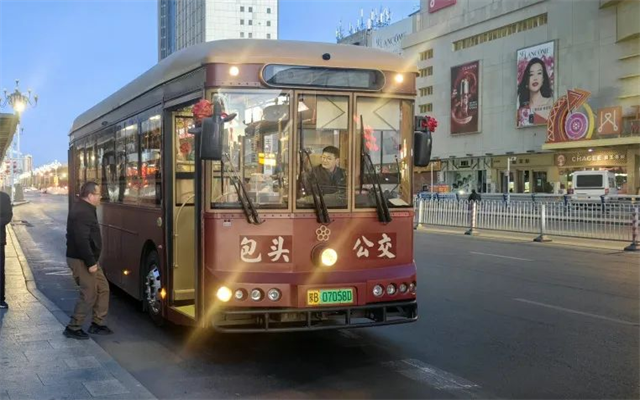 包头公交新举措 定制通勤专线试运行