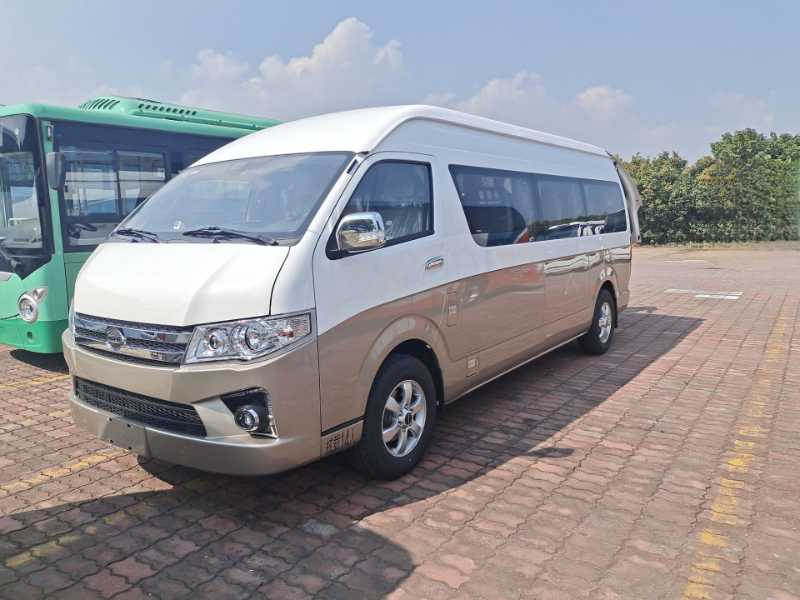 2023年11月 两台东北配14座海格6600中型双档营运车