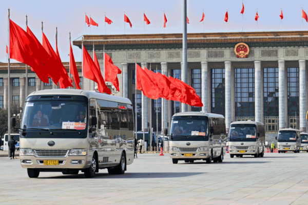 宇通 T7十年两会服务史 塑造中国高端客车品牌典范