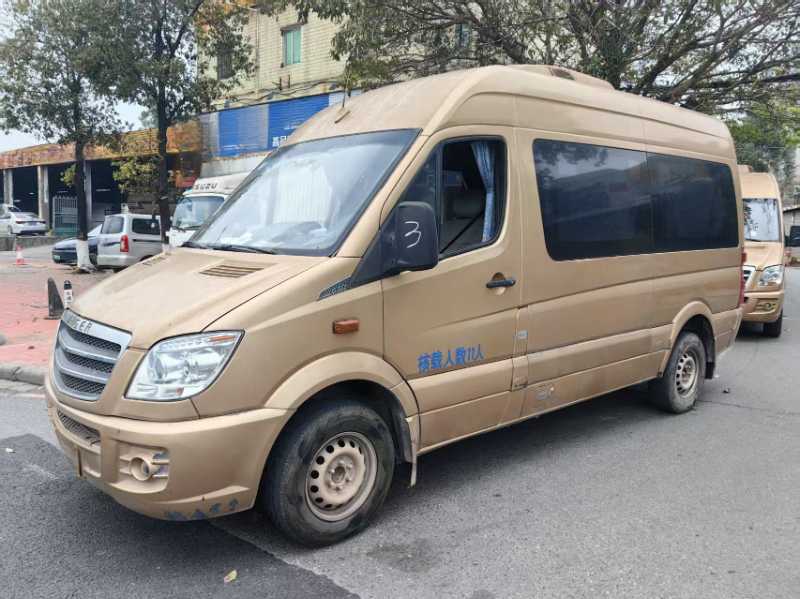 2017年上牌5.99米11座海格3.0客车