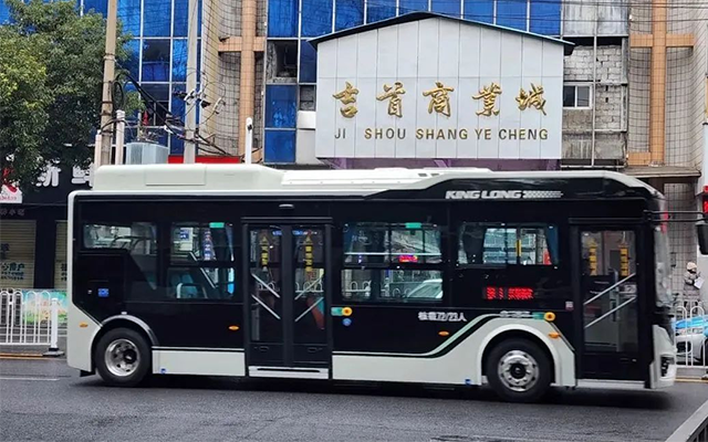 金龙M系列新能源公交“登陆”吉首 科技赋能绿色出行