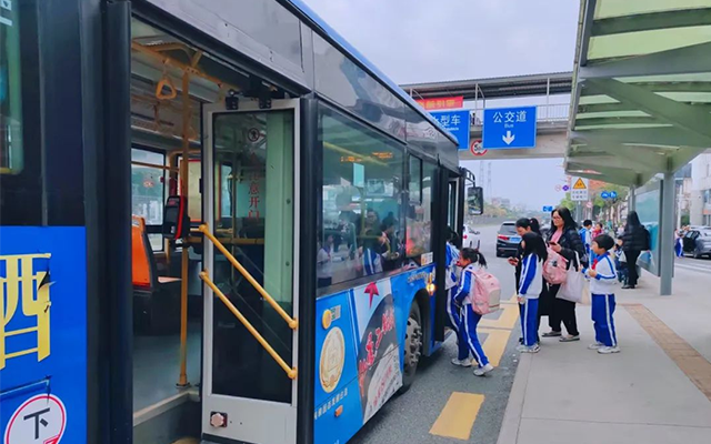 服务送上门 东部公交联合深圳通 校园社区办卡解出行难题